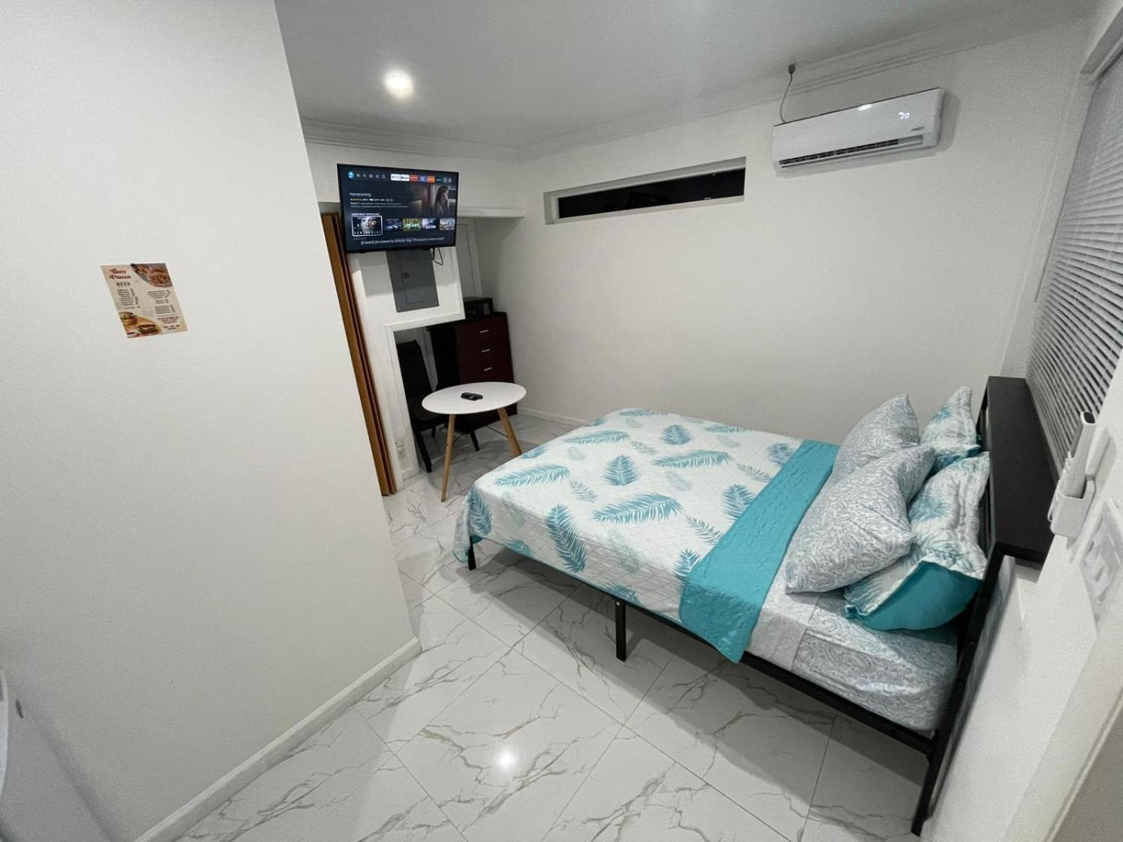Sandelwood Studios' Aparthotel 2*